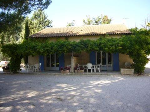 Les Cigales Bed & Breakfast Saint-Andiol Room photo