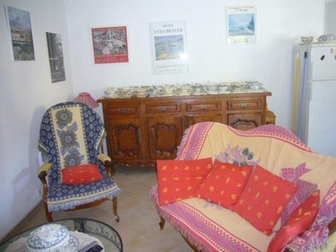 Les Cigales Bed & Breakfast Saint-Andiol Room photo